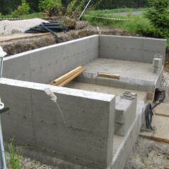 GeMini viel Beton Durch den massiven Betonunterbau konnten wir auf eine entkoppelung der Säule verzichten.