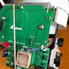 IEQ30 Pro Getriebefett wechseln-02 RA Platine abschrauben