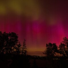 2024-05-11_00-43-38_19c_15.00s_0150_ISO640 Polarlicht in Pichl am 11.05.2024 00:43MEZ